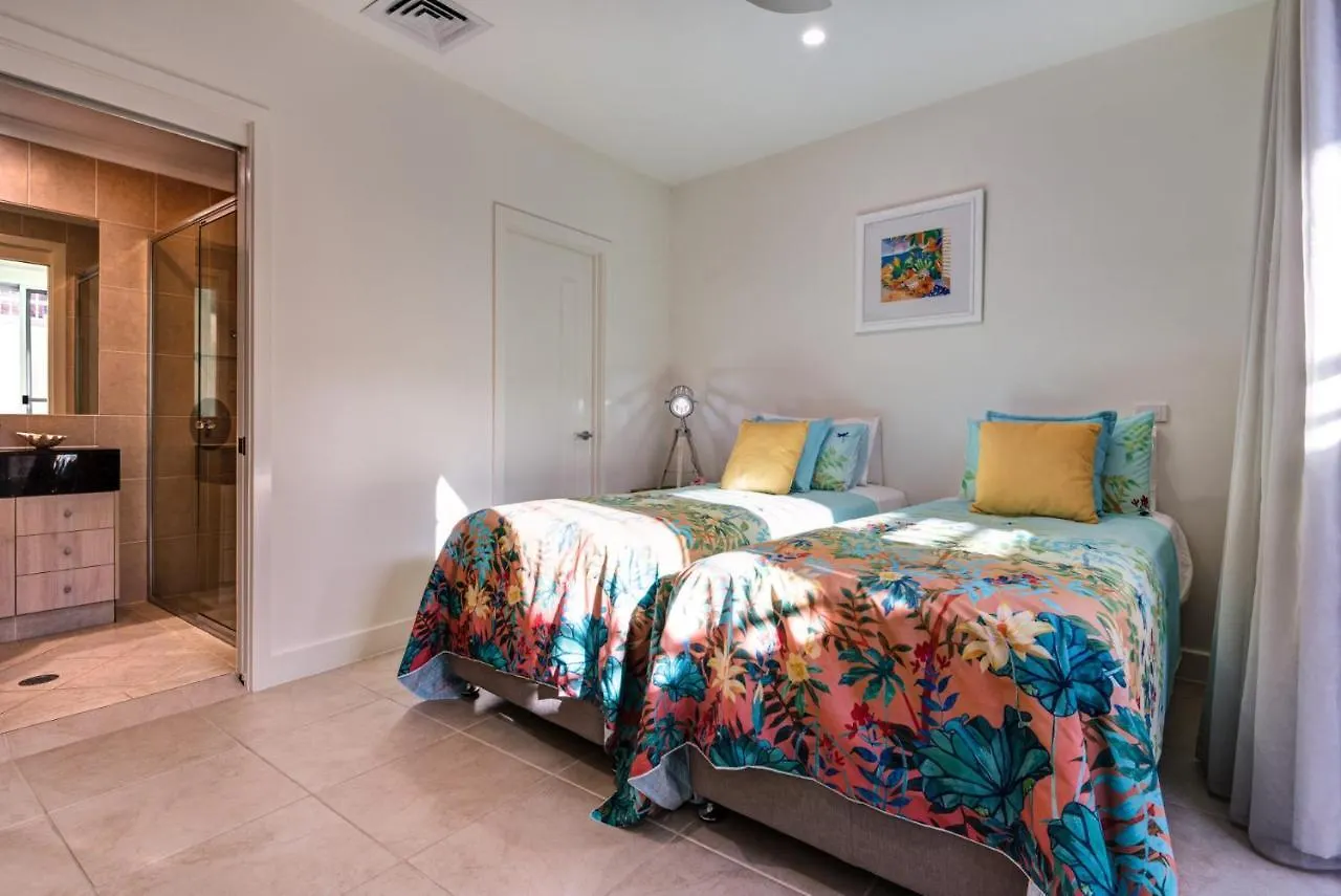 Holiday home La Bella Waters 1 Wide Reaching Ocean Views And Buggy Villa Hamilton Island