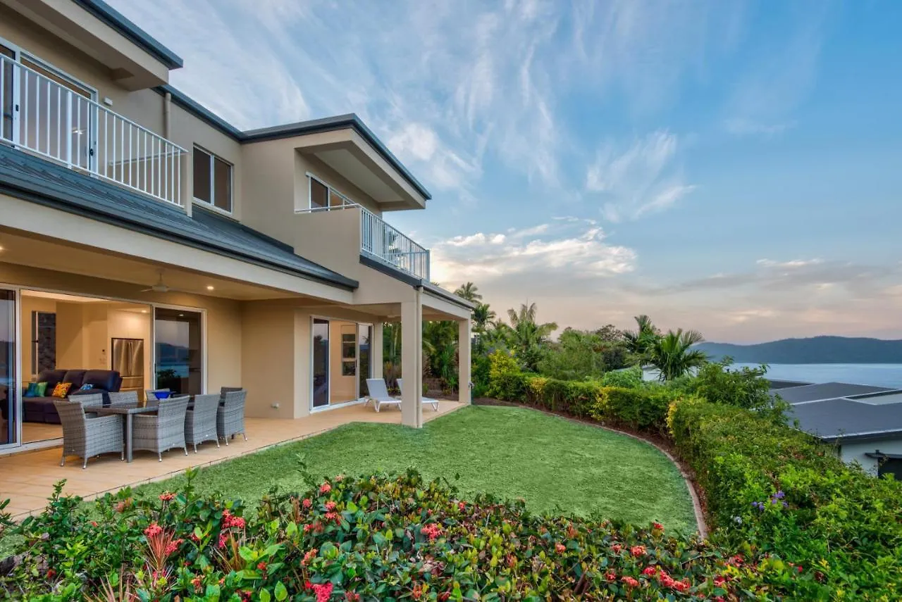 La Bella Waters 1 Wide Reaching Ocean Views And Buggy Villa Hamilton Island Australia