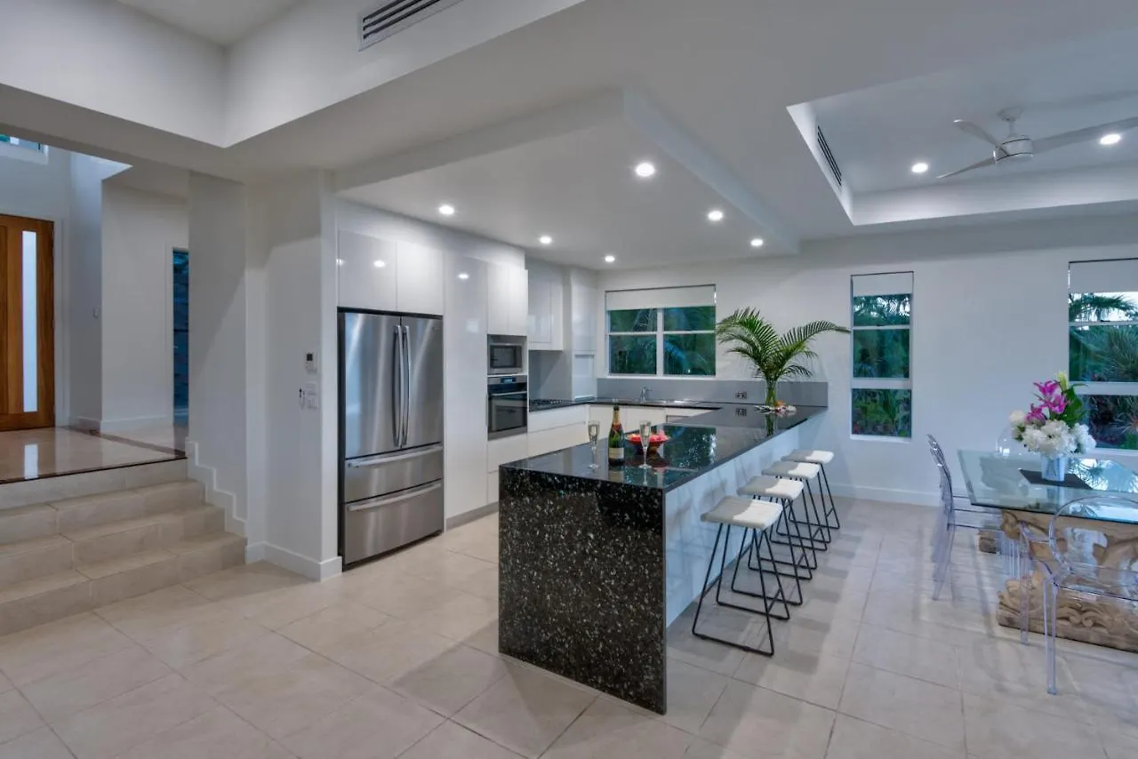 La Bella Waters 1 Wide Reaching Ocean Views And Buggy Villa Hamilton Island Holiday home