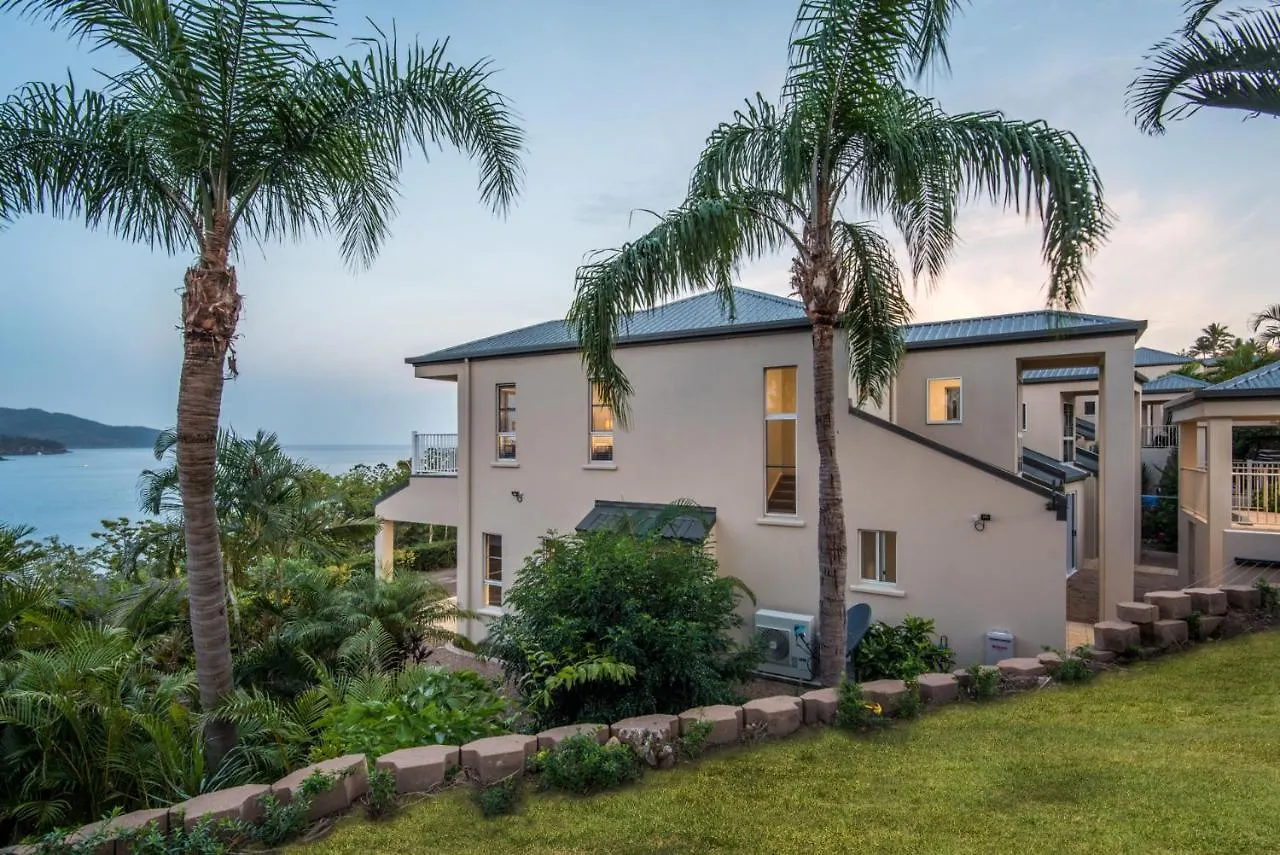 La Bella Waters 1 Wide Reaching Ocean Views And Buggy Villa Hamilton Island 0*,  Australia