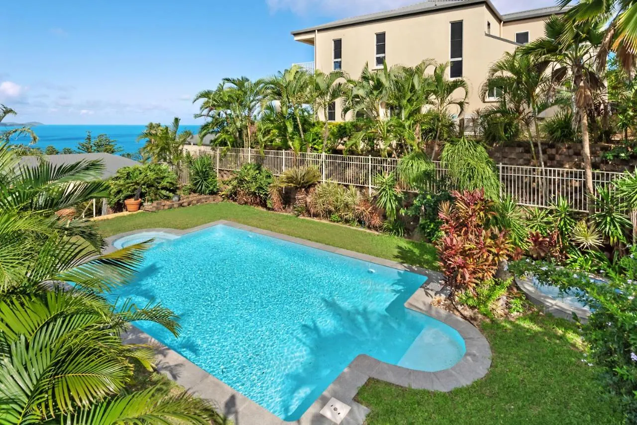 Holiday home La Bella Waters 1 Wide Reaching Ocean Views And Buggy Villa Hamilton Island Australia