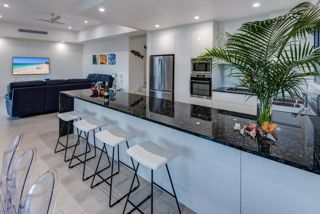 La Bella Waters 1 Wide Reaching Ocean Views And Buggy Villa Hamilton Island Holiday home